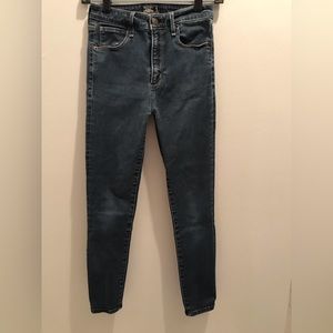Abercrombie and Fitch Blue Jeans 26/2R